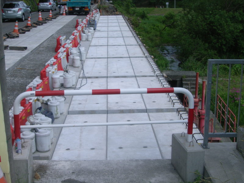 国道１４８号姫川３歩道整備（新設）工事