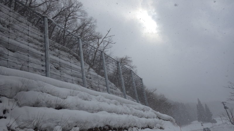 県道薦川中原線防災安全落雪防止柵設置工事