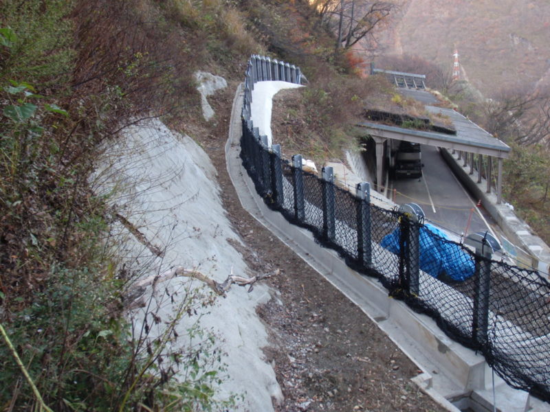 県道平岩停車場蒲原線県単道路防災・防雪施設補修防護柵補修工事