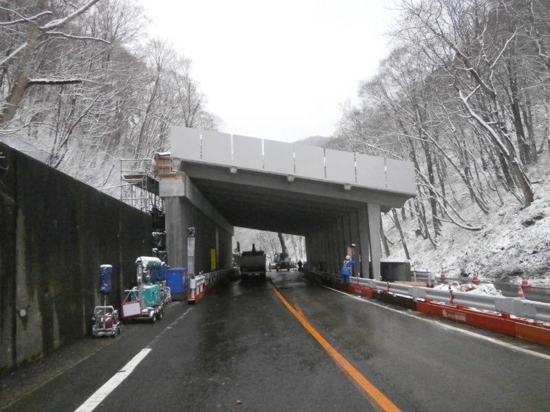 国道４８号岳山地区スノーシェッド上部工工事