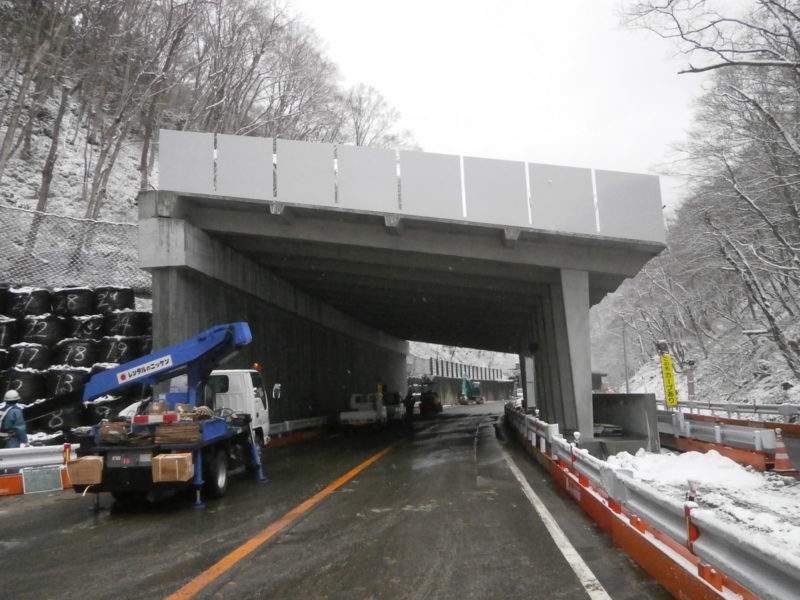 国道４８号岳山地区スノーシェッド上部工工事