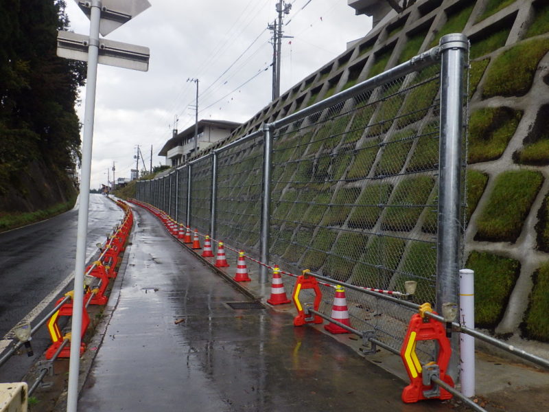 県道室谷津川線防災安全(雪寒)せり出し防止柵設置工事