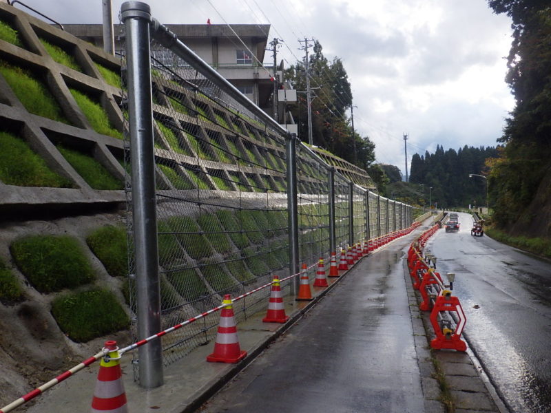 県道室谷津川線防災安全(雪寒)せり出し防止柵設置工事