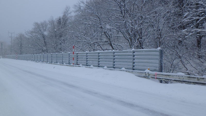 国道１３号院内雪崩飛沫予防柵