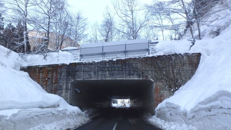 国道１２１号道路維持修繕業務委託　雪庇シート設置工事