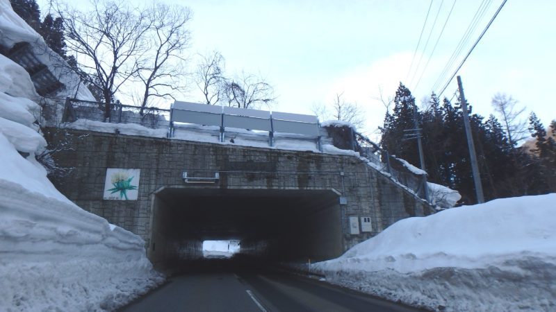 国道１２１号道路維持修繕業務委託　雪庇シート設置工事