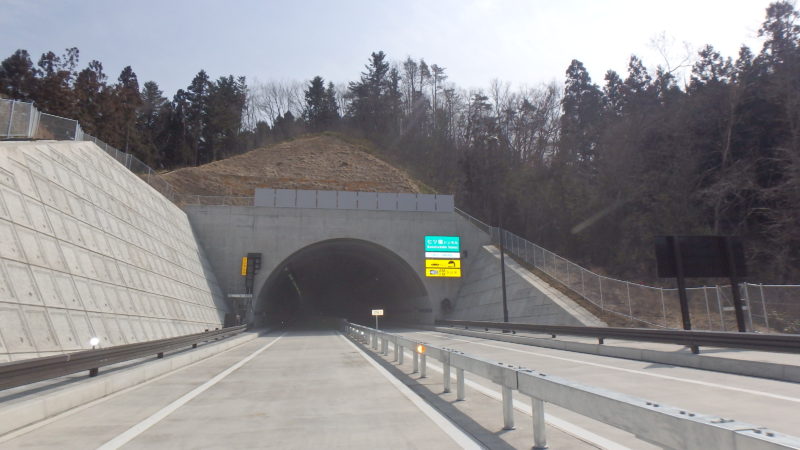 国道１１５号相馬福島道路七ツ窪トンネル外舗装工事