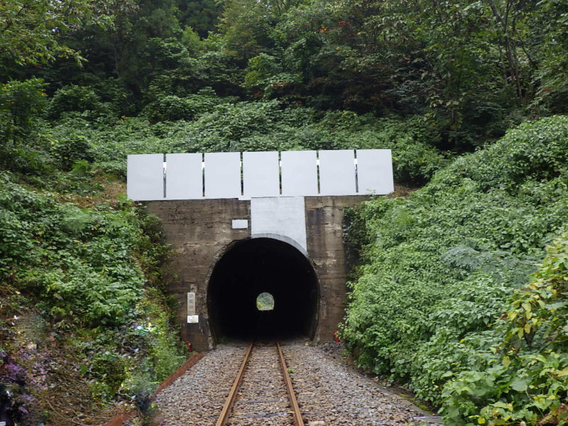 黒沢・小松川間雪庇防止板新設工事