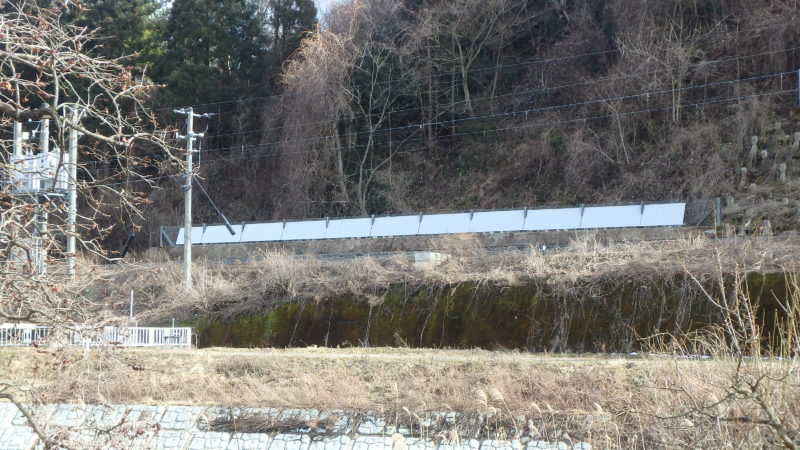 山形新幹線 羽前中山・かみのやま温泉間71ｋ500ｍ付近(右)落雪防止工