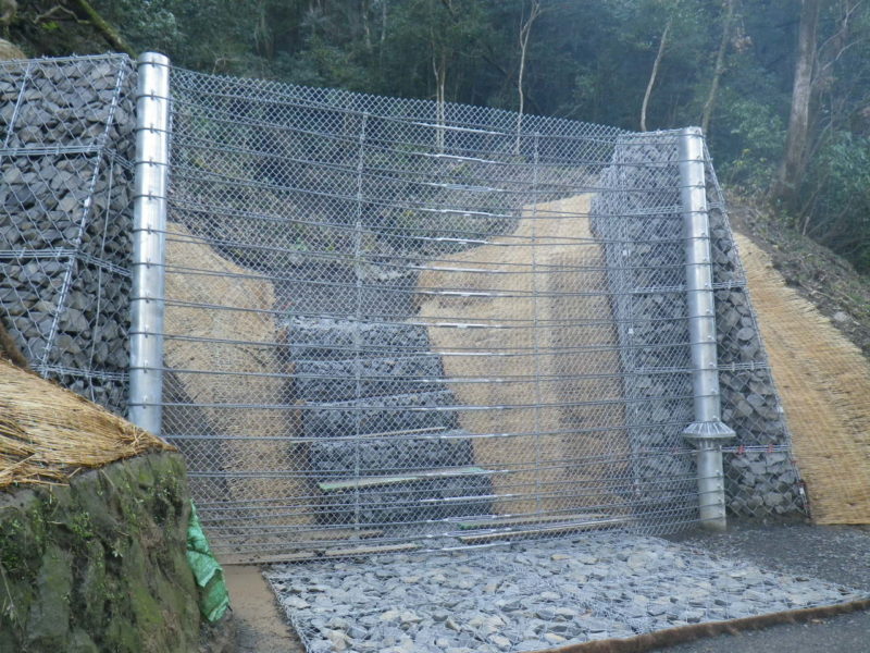 ループフェンス Ｅタイプ/Ｄタイプ（崩壊土砂・土石流流木防護柵）