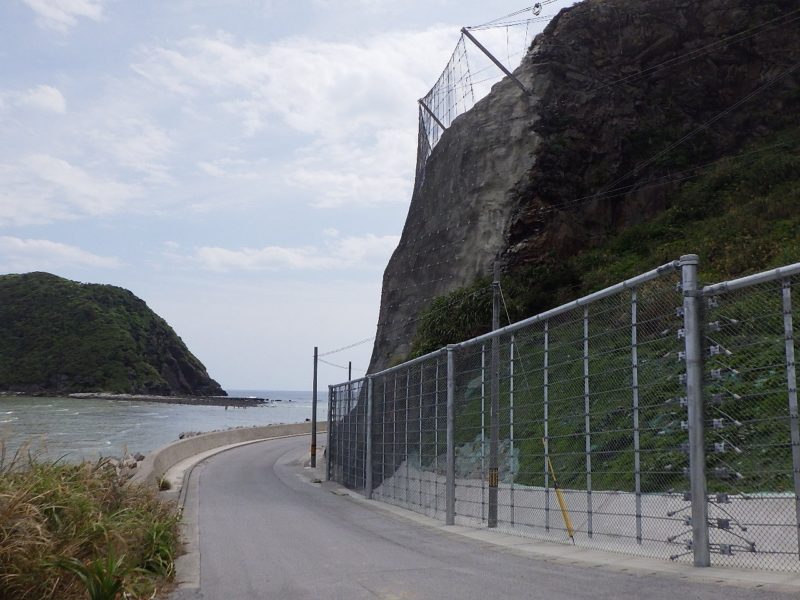 渡嘉敷緊急予防治山工事高エネルギー吸収型落石防護柵