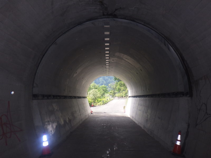 県道白川公園線　公共 防災・安全交付金（道路維持修繕）（ゼロ県債）白山1号・白山2号トンネルの内、PCL版設置工