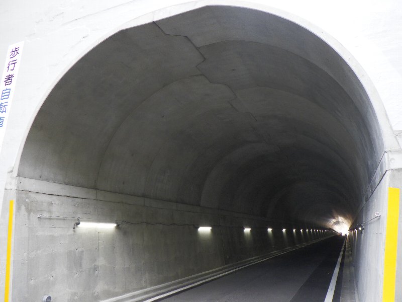 仁方隧道トンネル補修工事　のうちトンネル補修工事