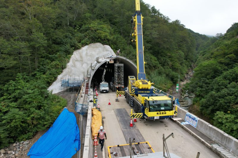 国道２８９号 １０号スノーシェルター上部工事